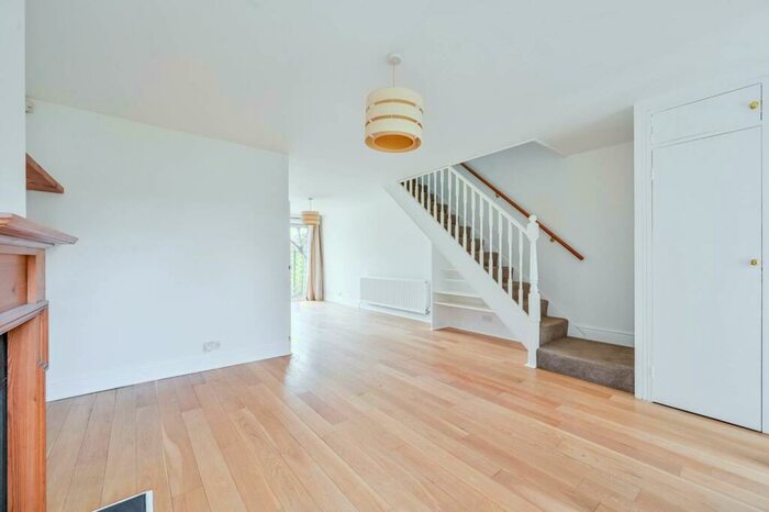 3 Bedroom House To Rent In Quaggy Walk, Blackheath, London, SE3