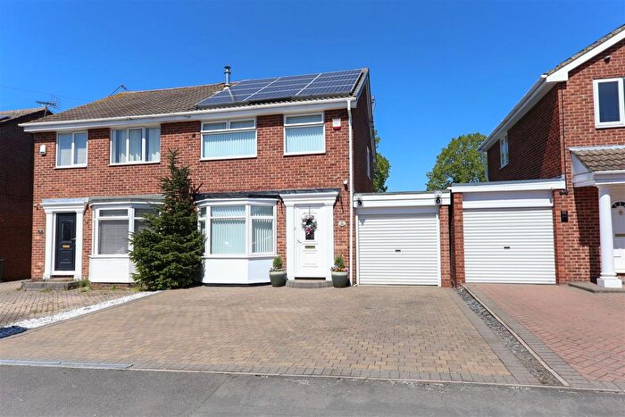 3 Bedroom Semi-Detached House For Sale In Bond Street, Rossington, Doncaster, DN11