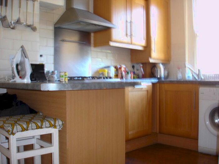 2 Bedroom Flat To Rent In Philpot Street, London, E1