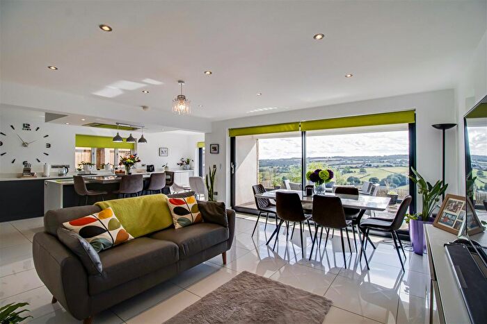 5 Bedroom Detached House For Sale In Foxroyd Lane, Dewsbury, WF12