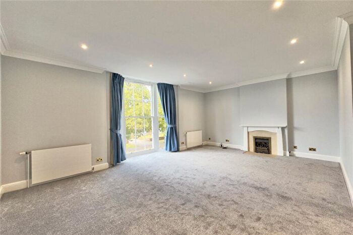 2 Bedroom Apartment To Rent In Warwick Road, Beaconsfield, HP9