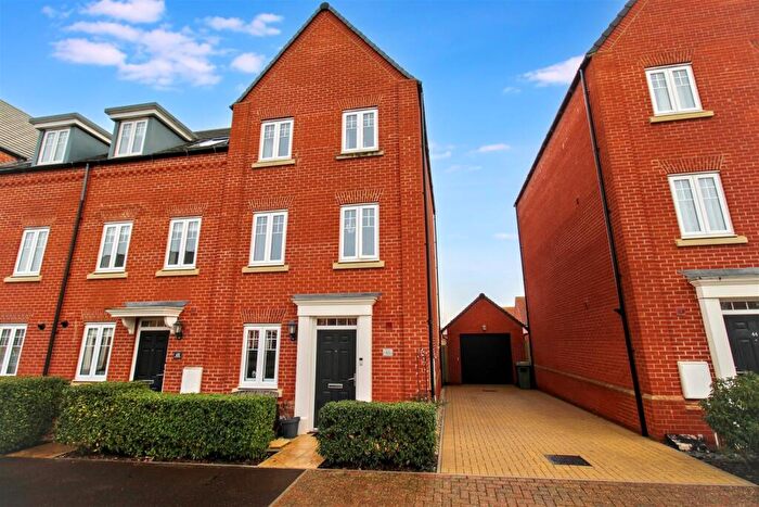 3 Bedroom Town House For Sale In Buckenham Road, Aylsham, Norwich, NR11