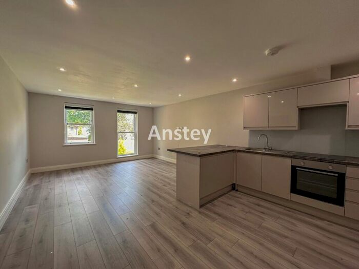 3 Bedroom Flat To Rent In Lawn Road, Southampton, Hampshire, SO17