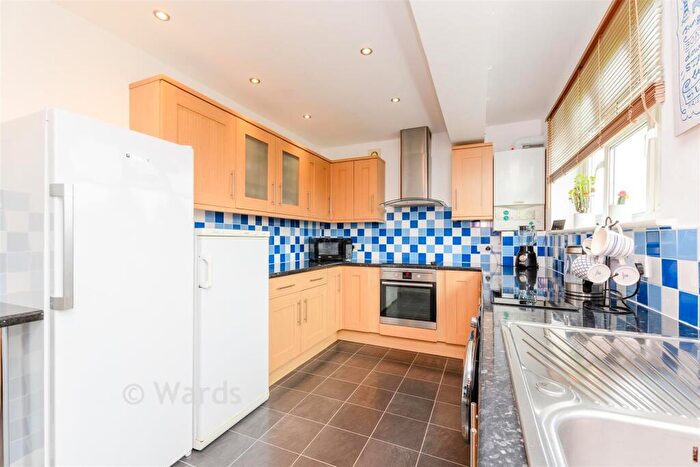 4 Bedroom Semi Detached House For Sale In Dorset Avenue, Welling, Kent, DA16