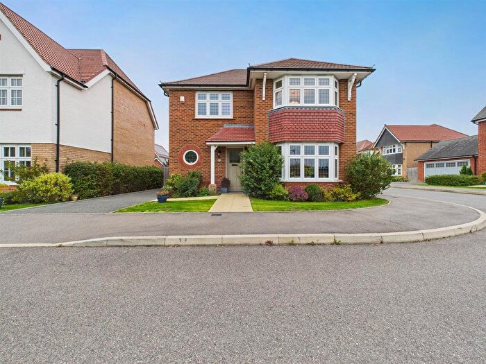 3 Bedroom Detached House For Sale In Sweet Briar, Weston Turville, Aylesbury, HP22
