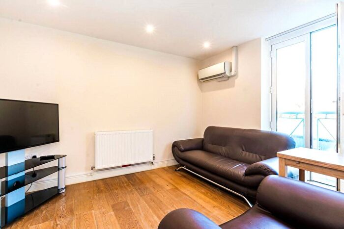 2 Bedroom Apartment To Rent In High Street, Crouch End, London, N8