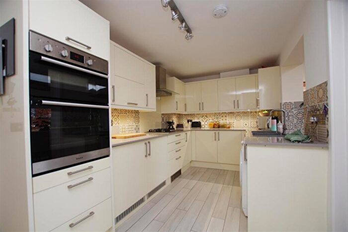 2 Bedroom Cottage To Rent In High Street, Wanborough, Swindon, SN4