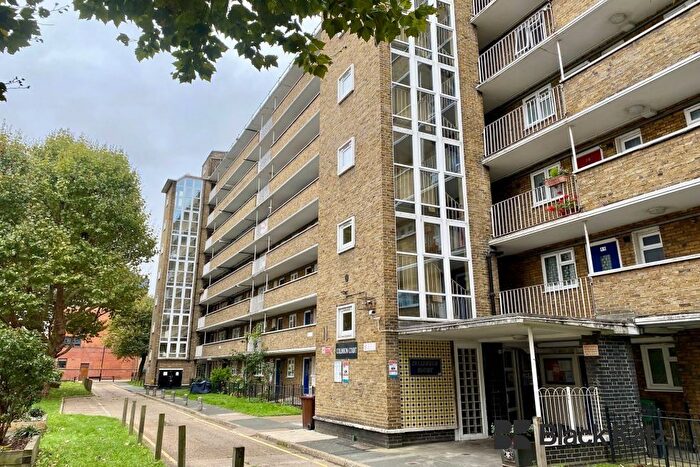 3 Bedroom Flat To Rent In Great Suffolk Street, Borough, SE1