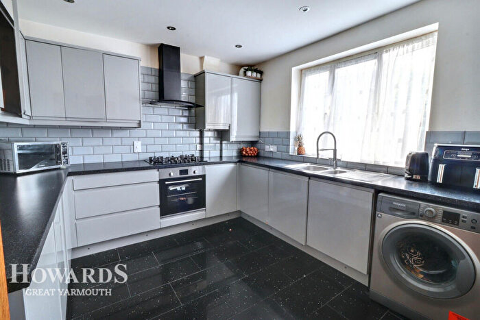 3 Bedroom Terraced House For Sale In Chaucer Road, Great Yarmouth, NR30