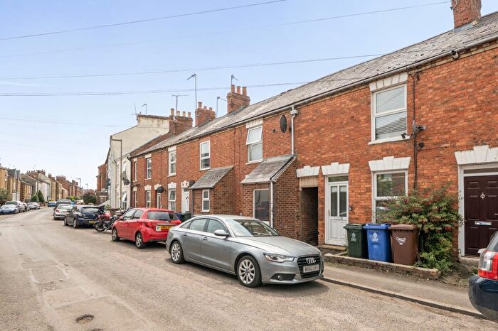 2 Bedroom Terraced House For Sale In Banbury, Oxfordshire, OX16