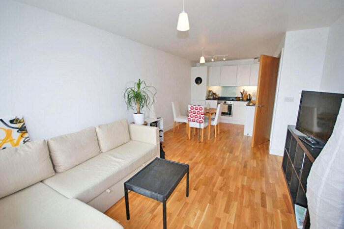 1 Bedroom Flat To Rent In Queensbridge Road, London, E2