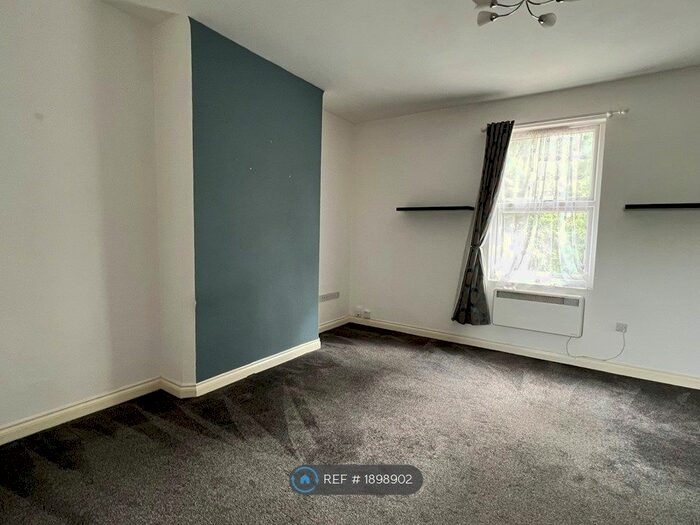 2 Bedroom Flat To Rent In Walnut Grove, Southampton, SO16