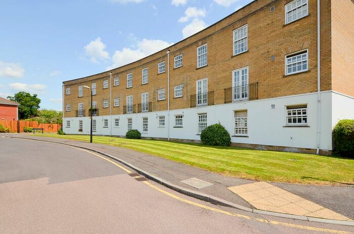 1 Bedroom Flat To Rent In Leigh Hunt Drive, Southgate, N14