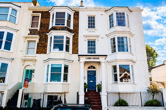 2 Bedroom Flat For Sale In Grosvenor Place, Margate, Kent, CT9