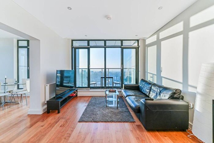 3 Bedroom Flat To Rent In Masons Avenue, Central Croydon, Croydon, CR0