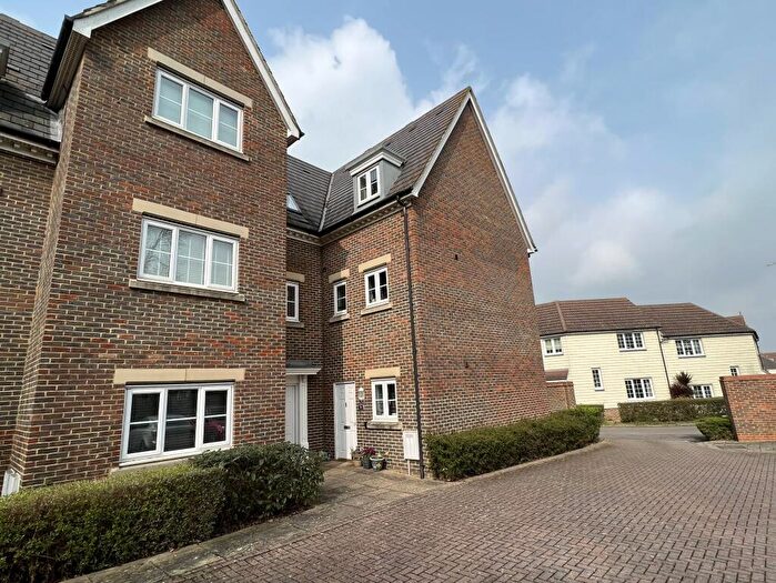 2 Bedroom Flat To Rent In Coe's Green, Chattenden, ME3