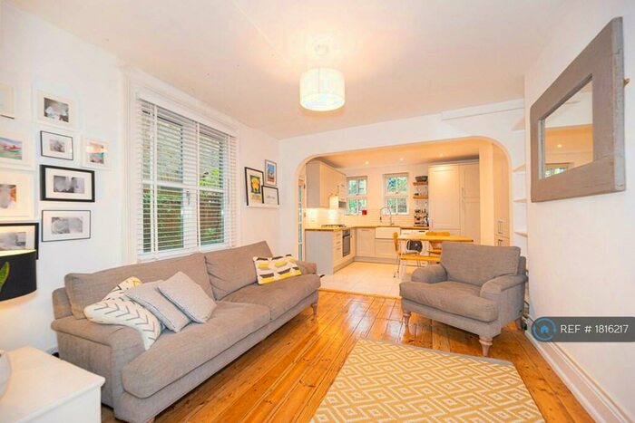 2 Bedroom Flat To Rent In Second Avenue, London, SW14