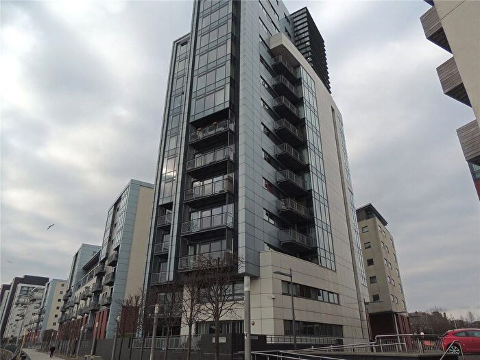 2 Bedroom Flat To Rent In Castlebank Drive, Glasgow, G11