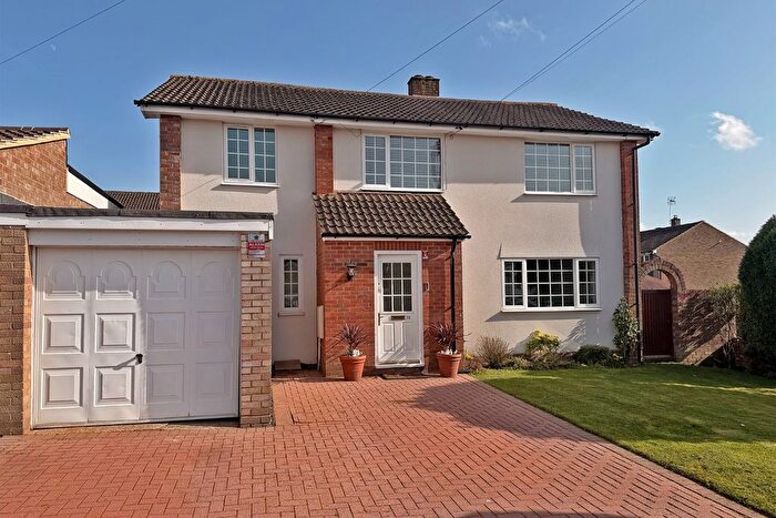 4 Bedroom Detached House For Sale In Southfield Drive, Hazlemere, HP15