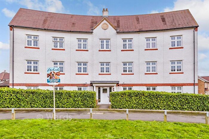 2 Bedroom Flat For Sale In Limeburners Drive, Halling, Kent, ME2