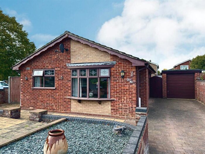 3 Bedroom Detached Bungalow For Sale In Mendip Road, Oulton Broad, Lowestoft, Suffolk, NR32