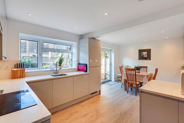4 Bedroom Detached House For Sale In Ravenshead Close, Selsdon, South Croydon, CR2
