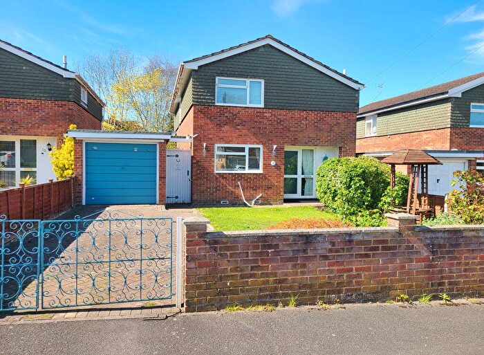 3 Bedroom Detached House For Sale In Shepherds Close, Bartley, SO40