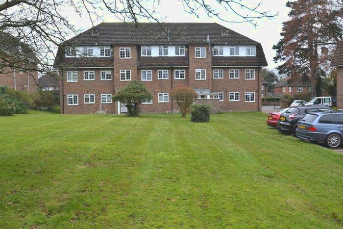 2 Bedroom Flat To Rent In Alexandra Road, Epsom KT17