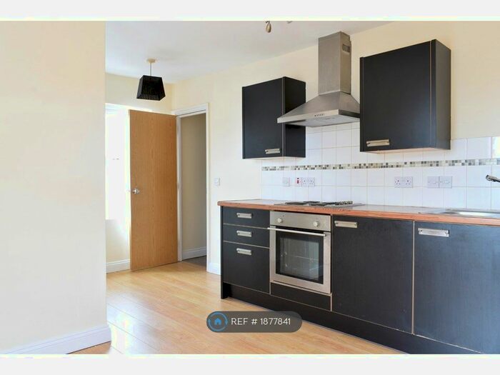 2 Bedroom Flat To Rent In Two Mile Hill Road, Bristol, BS15