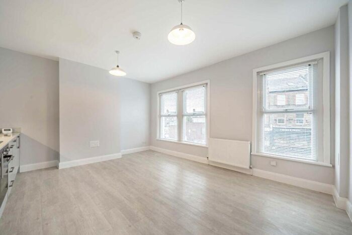 2 Bedroom Flat For Sale In Brockley Rise, Honor Oak, SE23