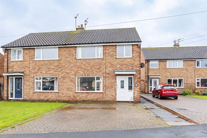 3 Bedroom Semi Detached House For Sale In Horseman Close, Copmanthorpe, York, YO23