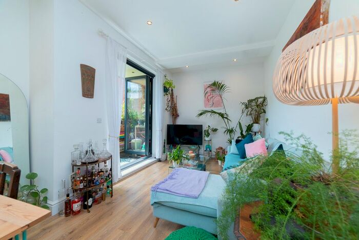 2 Bedroom Flat To Rent In , Crossford Street, London, SW9