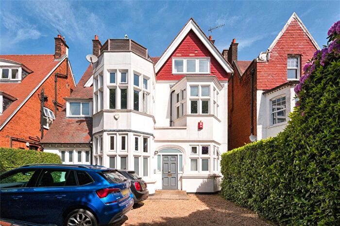 2 Bedroom Apartment For Sale In Shepherds Hill, Highgate, London, N6