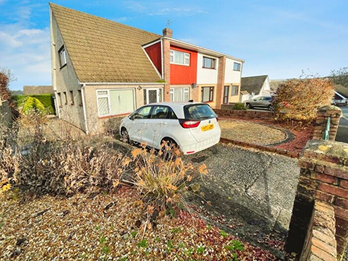 3 Bedroom Bungalow For Sale In Wernlys Road, Pen-Y-Fai, Bridgend, CF31