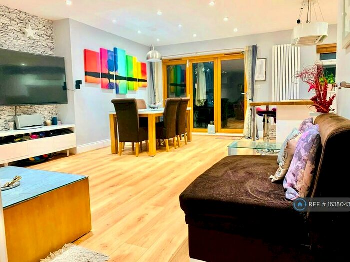 4 Bedroom Semi-Detached House To Rent In Lakehurst Road, Epsom, KT19