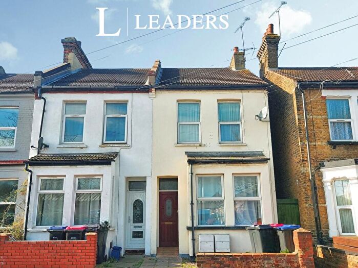 1 Bedroom Flat To Rent In North Road, Westcliff-on-Sea, Essex, SS0