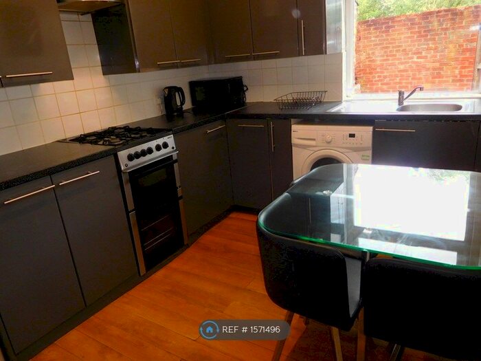 5 Bedroom Terraced House To Rent In Whitby Rd, Manchester, M14
