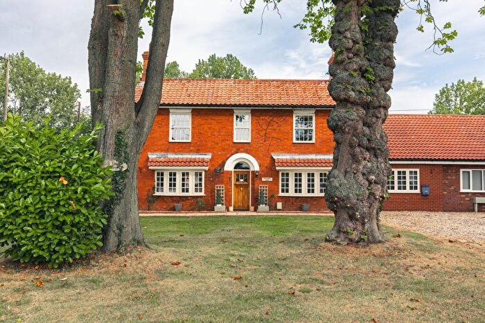 5 Bedroom Detached House For Sale In Yaxham, NR19