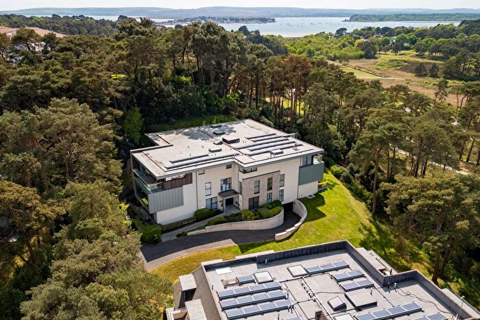 3 Bedroom Flat To Rent In Lilliput Road, Poole, BH14