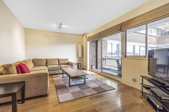 1 Bedroom Flat To Rent In Campden Hill Road, Kensington, W8
