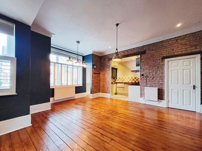 2 Bedroom Flat To Rent In Clyde Road, West Didsbury, Manchester, M20