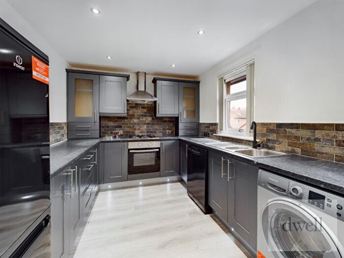 2 Bedroom Flat To Rent In Greenhow Close, Burley, Leeds, LS4