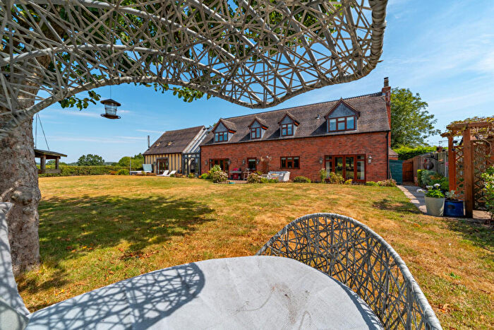 4 Bedroom Detached House For Sale In Woodhouses, Burton-On-Trent Yoxall, DE13