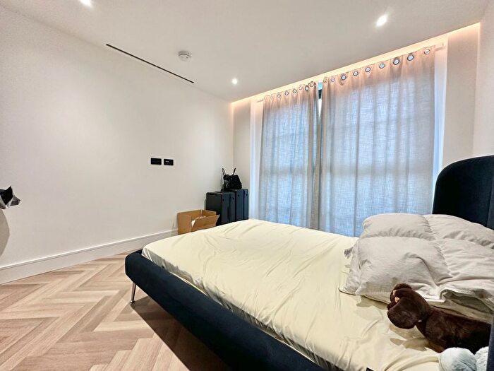 2 Bedroom Flat To Rent In Brigade Mews, London, SE1