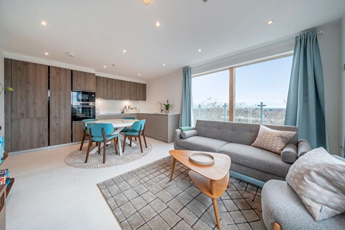 2 Bedroom Flat For Sale In Chiswick High Road, Chiswick, London, W4