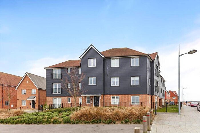 2 Bedroom Flat For Sale In Illett Way, Faygate, RH12