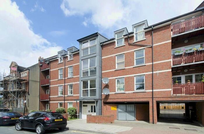 1 Bedroom Flat To Rent In Ferndale Road, Clapham North, London, SW4