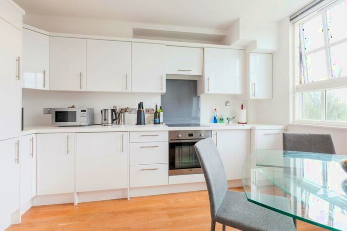 2 Bedroom Flat To Rent In Wilmot Street, Bethnal Green, London, E2
