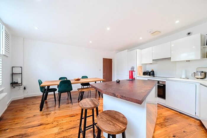 2 Bedroom Flat For Sale In Malvern Road, Queens Park, London, NW6