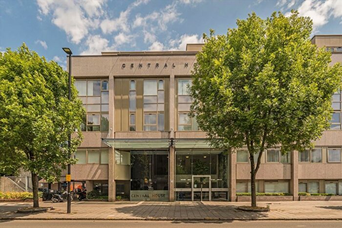 1 Bedroom Flat To Rent In Lampton Road, Hounslow, TW3